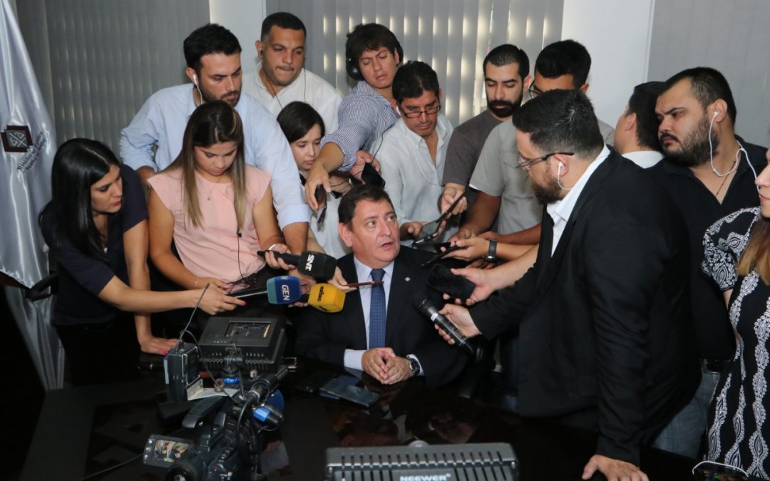 Documentos paraguayos de contenido falso habrían sido un obsequio para Ronaldinho