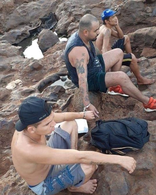 Cruzaron el río Paraná en un colchón inflable y fueron detenidos