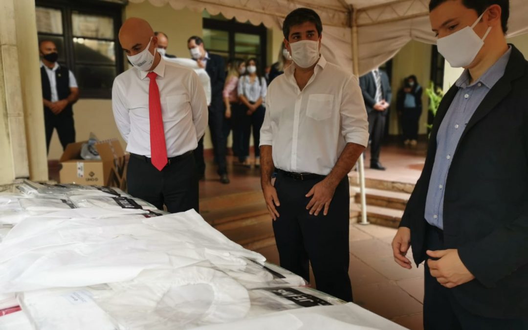 Campaña de solidaridad “Paraguay de Blanco” entregó equipos médicos a Salud