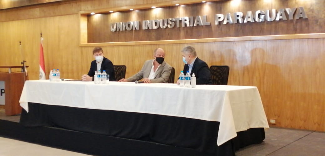 Empresarios rechazan ley de descuento de cuotas en educación privada