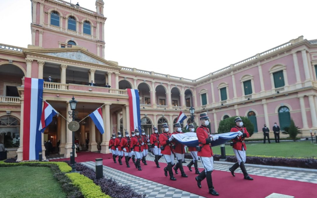 Izaron el Pabellón Nacional en conmemoración de la independencia