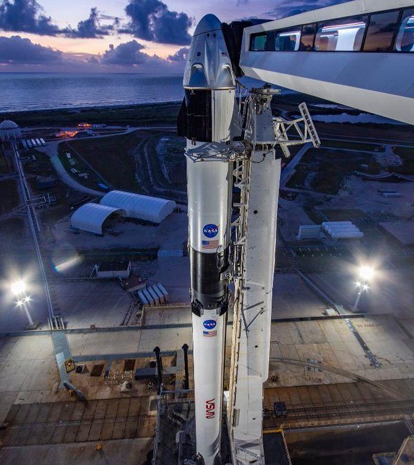 Space X tuvo que retrasar el lanzamiento de su primera misión tripulada al espacio