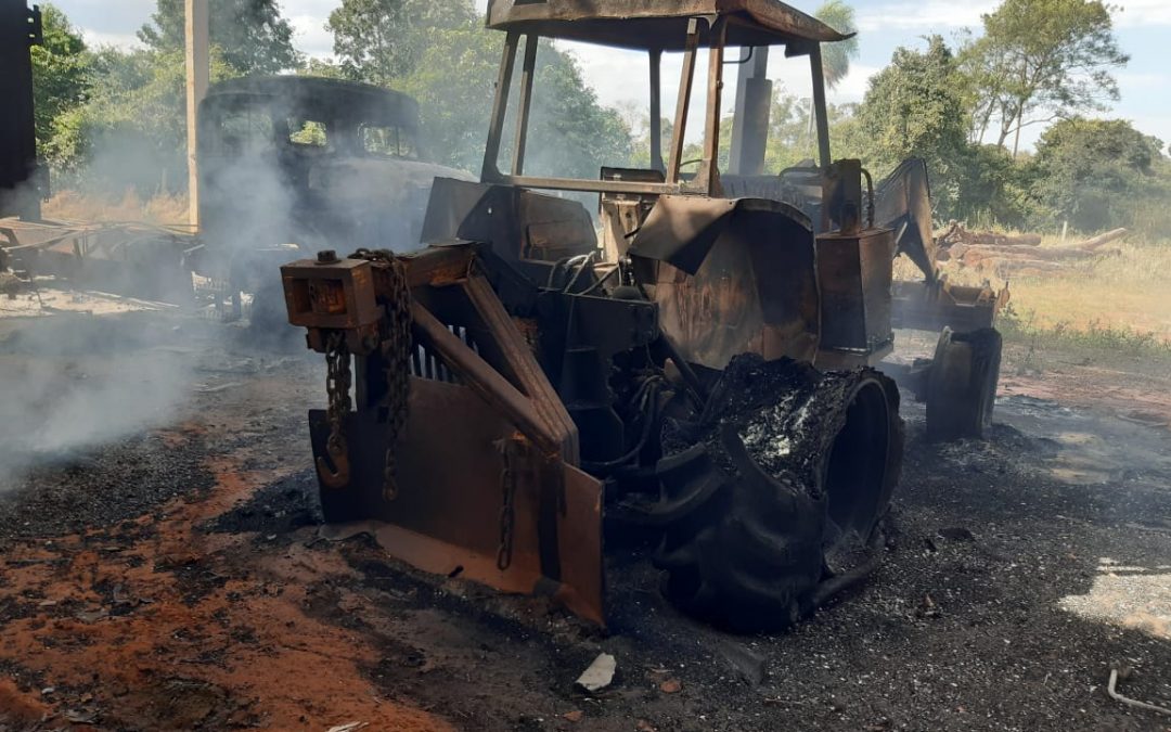 Queman maquinarias de una estancia en el norte