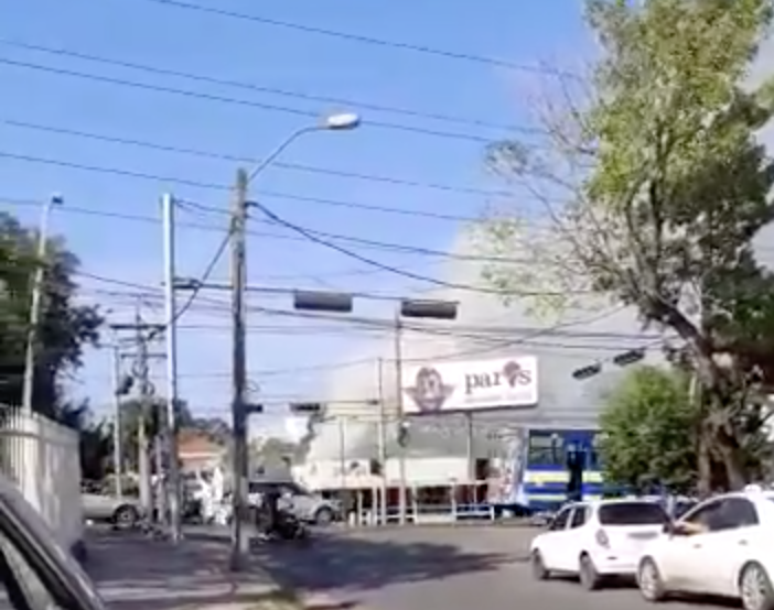 Registran incendio en centro comercial de Asunción