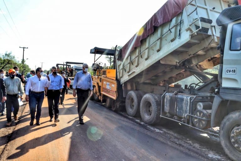 Gobierno inaugura más de 14 kilómetros de tramos asfaltados en Central