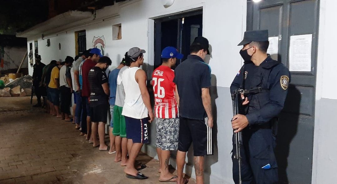 Más de 10 personas detenidas tras barreras móviles de la Policía Nacional