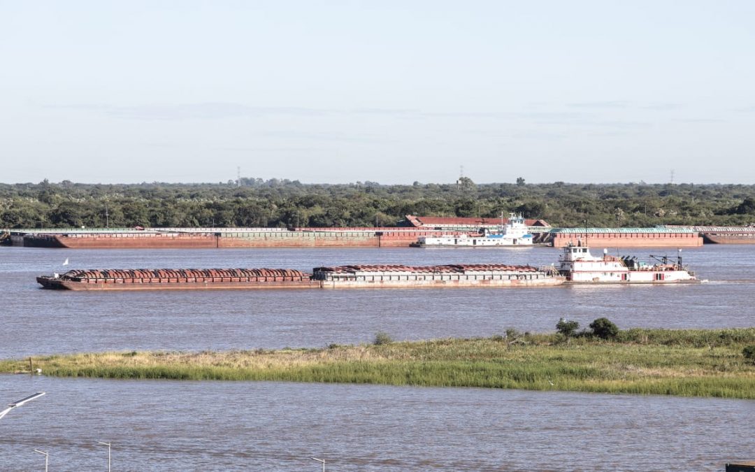 Tras acuerdo con Brasil, más de 100 barcazas transportarán productos nacionales