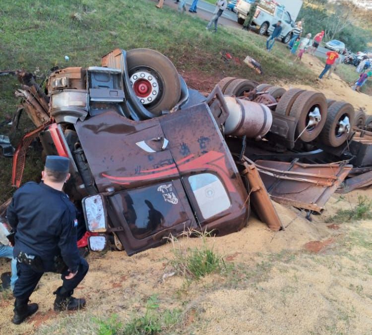 Trágico vuelco sobre la Ruta 3