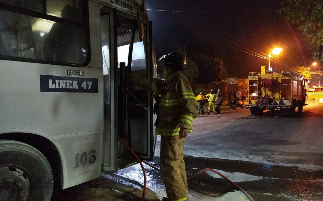 Colectivo de la línea 47 sufre incendio en Guarambaré