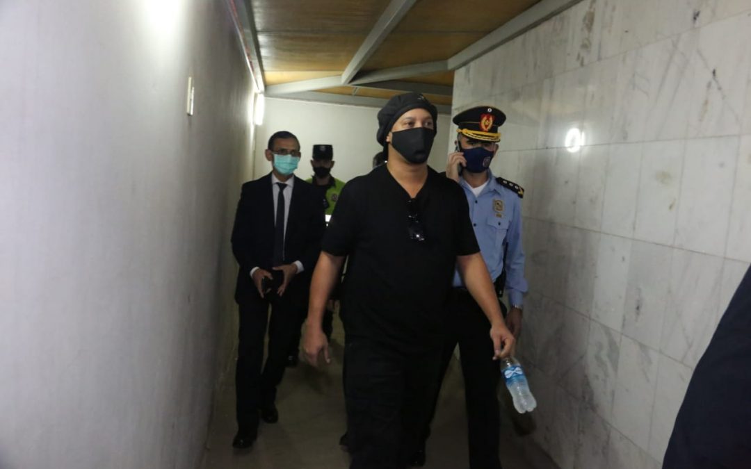 Suspenden de forma condicional el proceso contra Ronaldinho