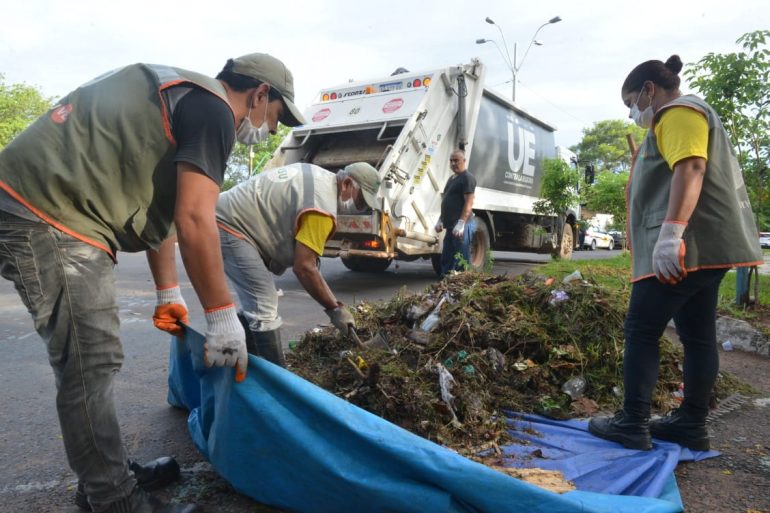 Estudiantes realizan la primera de 7 “mingas hogareñas” contra el dengue