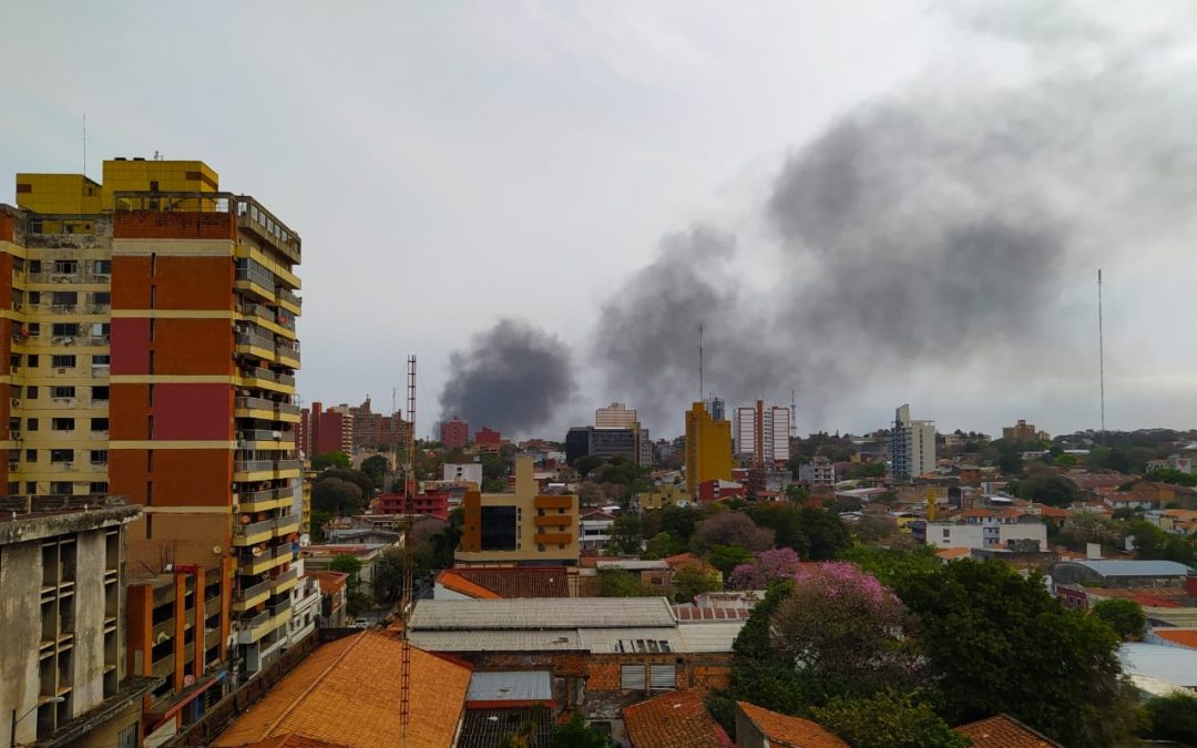 Controlan incendio de gran magnitud en Barrio Santa Ana de Asunción