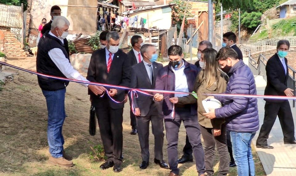 Abdo inaugura obras de mejoramiento y mantenimiento del arroyo Paraguarí