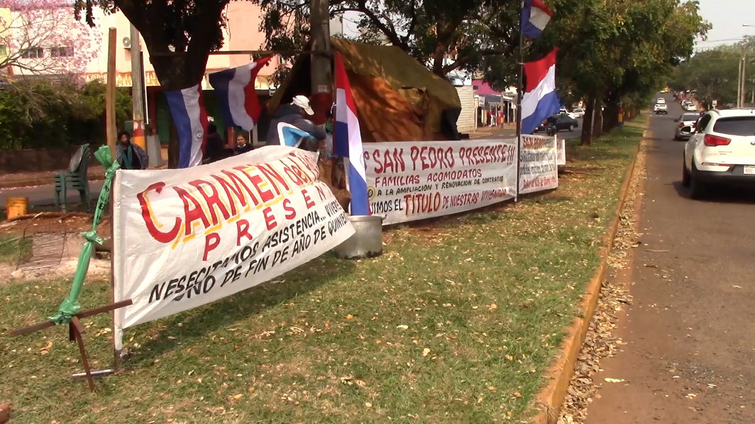 Manifestación de relocalizados por la EBY en Itapúa