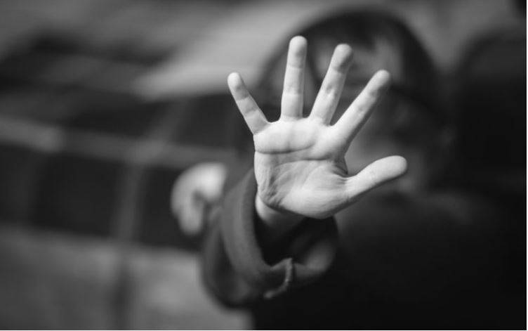 Tras presunto maltrato, niña fue ingresada a terapia