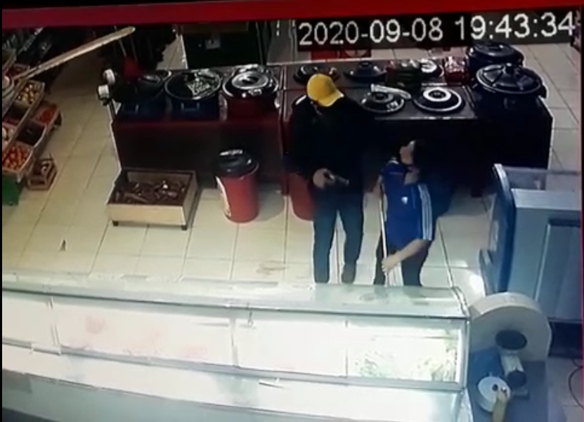 Asaltantes se llevan hasta la caja registradora de minisúper en Luque