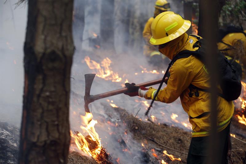 Bomberos no dan abasto y los incendios no paran
