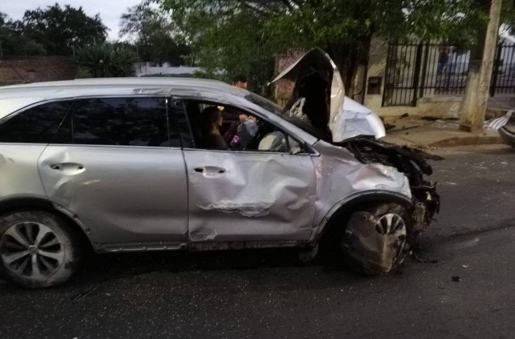 Esperaba el bus, la atropellaron y murió