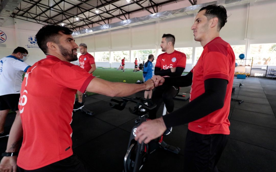 La Albirroja se alista para el debut con la llegada del capitán