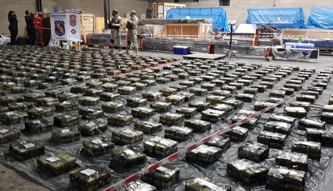 En Villeta incautan más de 2 toneladas de cocaína y detienen a exfuncionario estatal