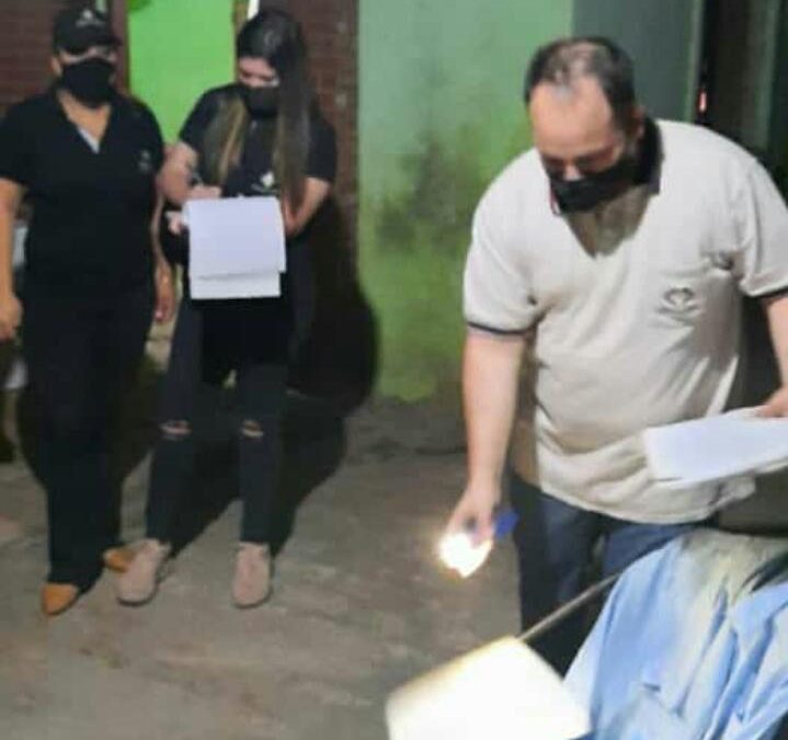 Hombre atropella y dispara contra exconcubina al verla con otra persona