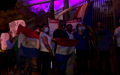 Funcionarios de blanco del IPS exigen gratificación por exposición al Covid-19