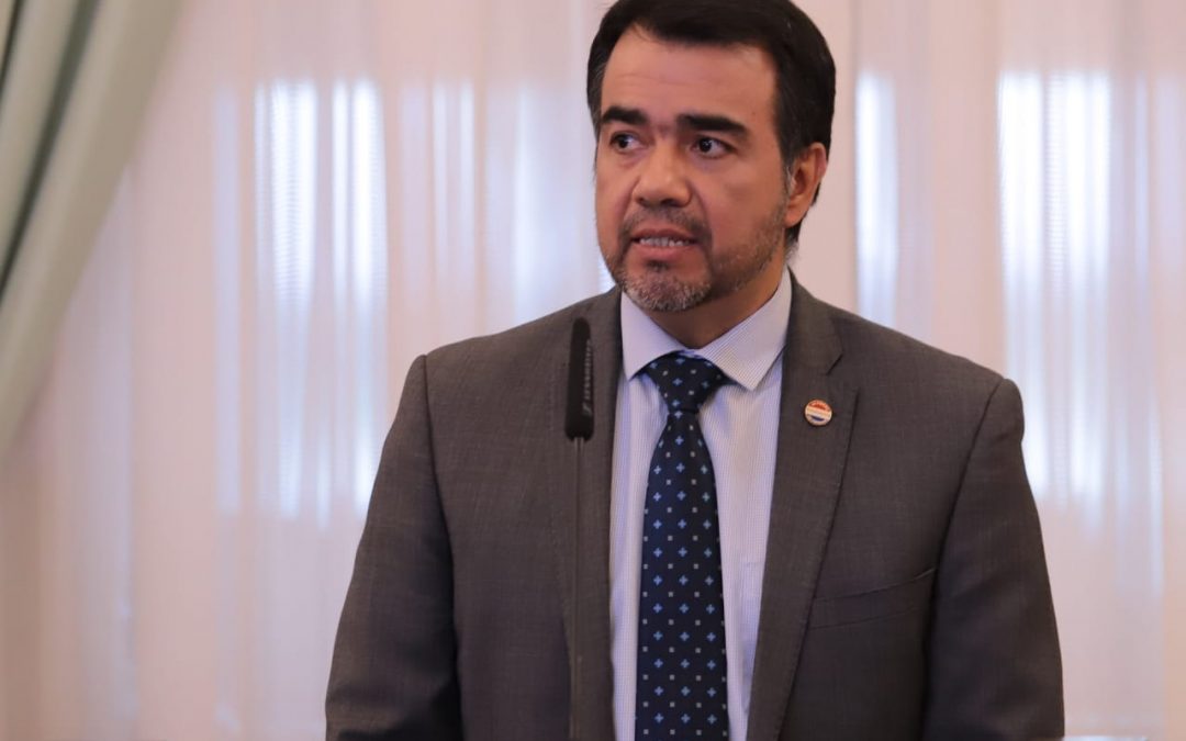 Confirman a Óscar Llamosas como nuevo titular de Hacienda