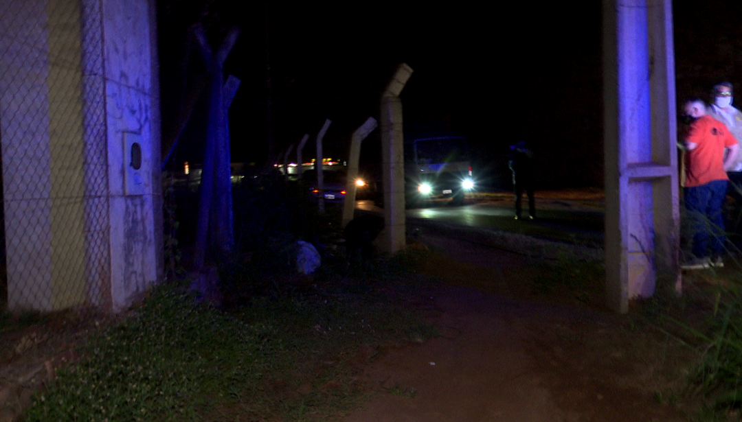 Motociclista muere tras chocar contra columna