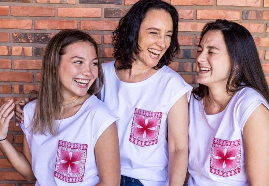 Reclusas trabajan con empresa paraguaya en realización de remeras contra cáncer de mamas