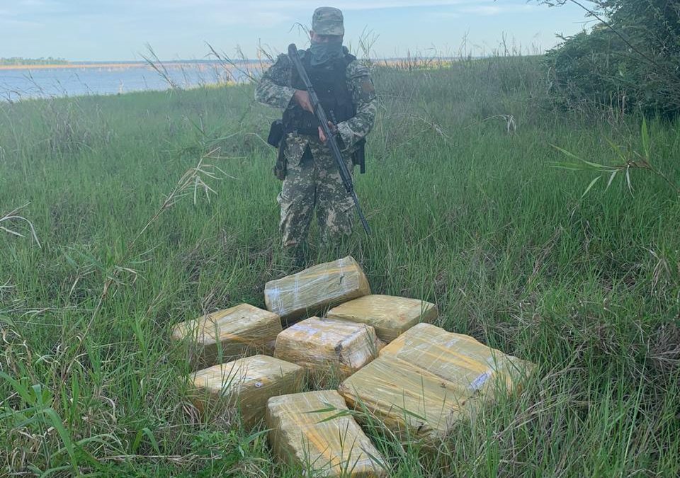 Militares decomisan 184 kilos de marihuana