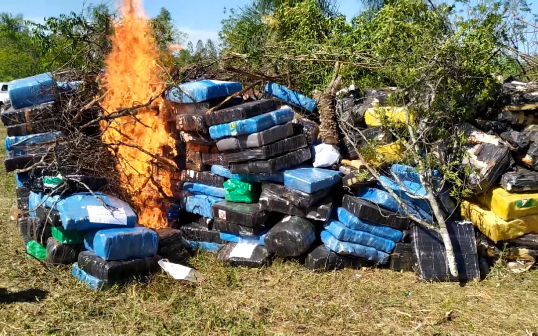 En Itapúa, queman 18 toneladas de marihuana