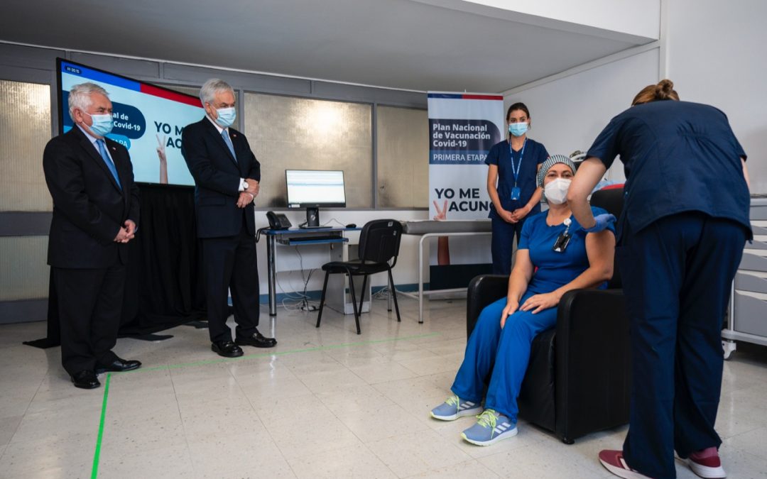 Covid-19: Chile comienza a vacunar a su personal médico
