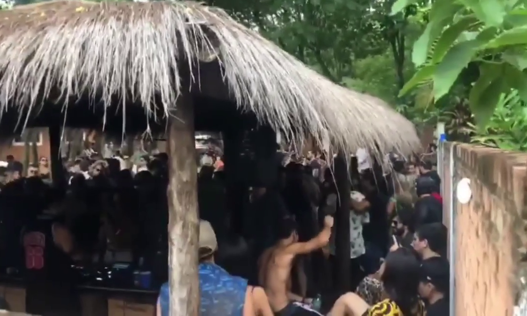 En la ciudad veraniega farrean sin barbijo