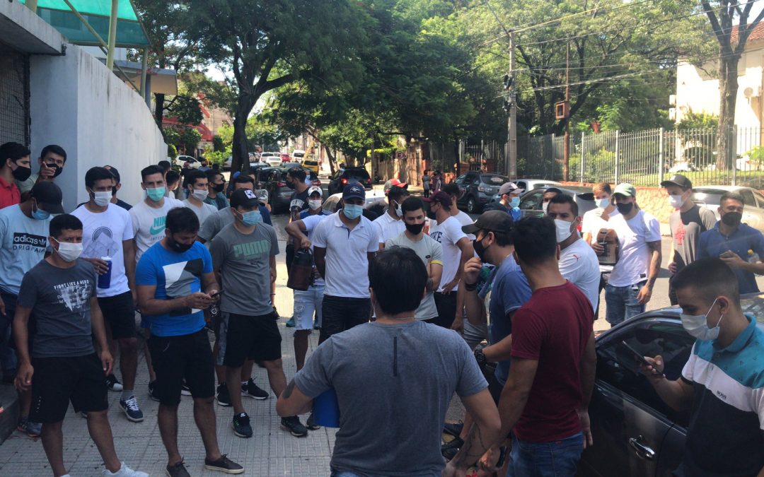 Jugadores de ascenso se manifestaron frente a Salud
