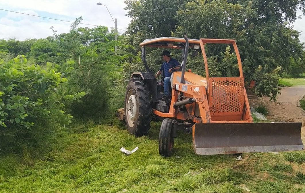 MOPC limpia Parque Guasu tras críticas por malezas