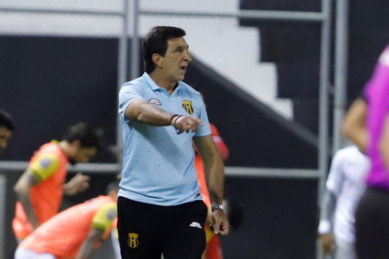 Guaraní: Costas decidió dar un paso al costado