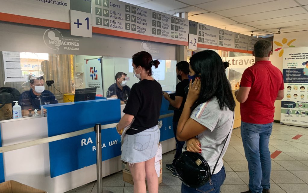 Viajeros que retornaron al país y no presentaron test serán multados