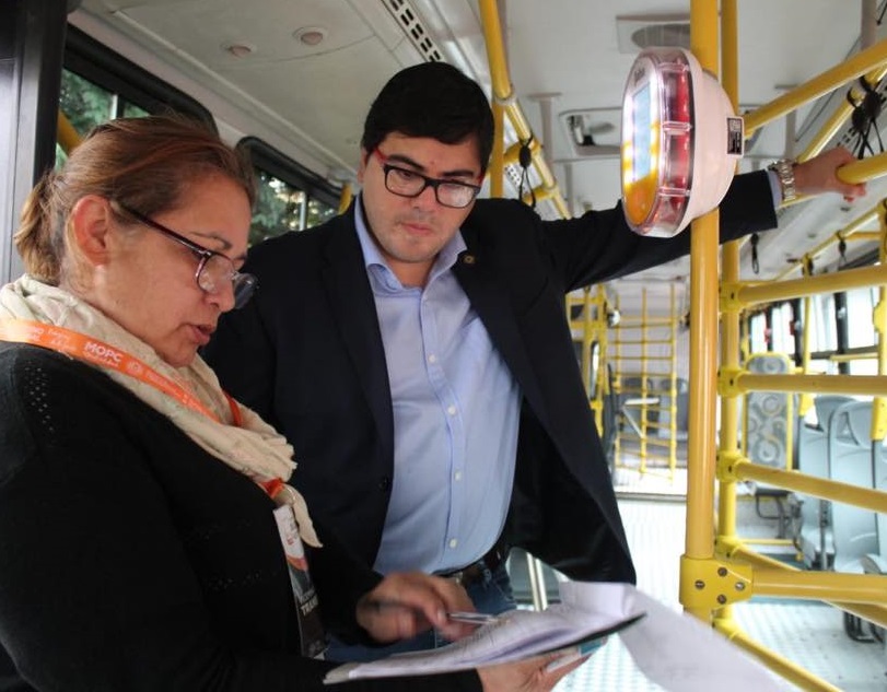 Titular de Transporte recorre y verifica venta de tarjetas