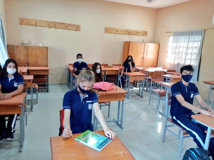 Tutores y padres podrán autorizar el regreso a clases de sus hijos