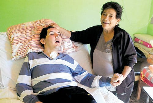 Por caminos desastrosos, policía herido por el EPP no recibe atención médica