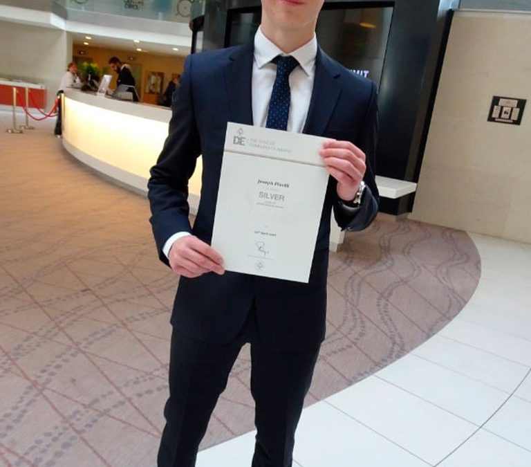 Inglaterra: Joven despierta tras 11 meses en coma