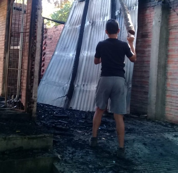 En Ypané, una familia perdió su casa por un incendio y apelan a la solidaridad ciudadana