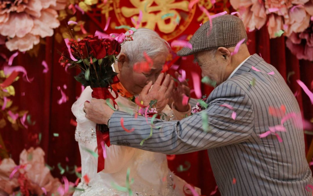 Día de los Enamorados: peluches y rosas vs lomitos y bebidas