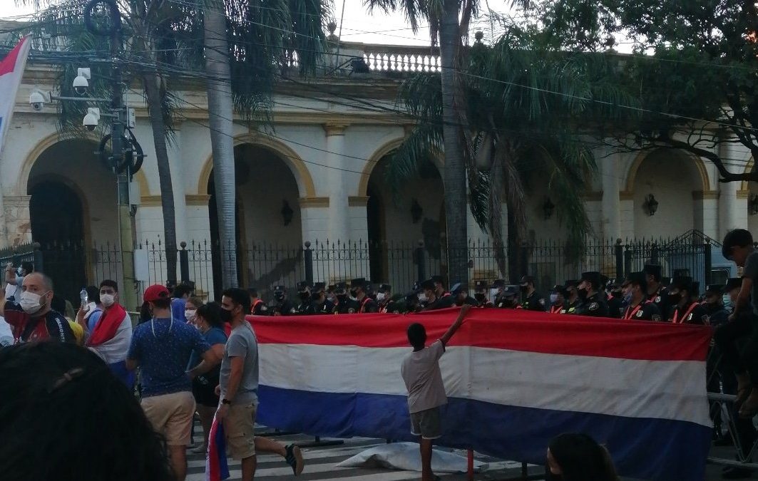 Nueva autoconvocatoria ciudadana se lleva a cabo en el microcentro de Asunción