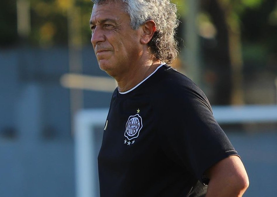 Inminente salida de Néstor Gorosito