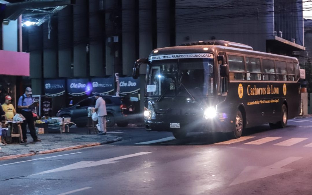 Desde mañana, buses y camiones militares para transporte público