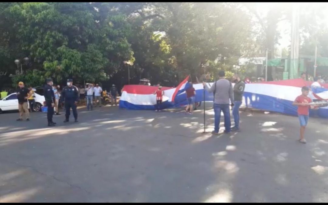 Cierran ruta PY 02 en CDE y siguen protestando contra Mario Abdo