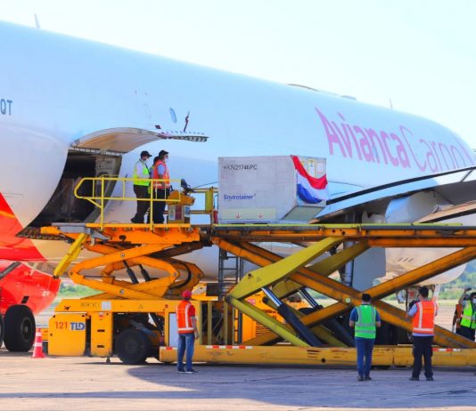 Tras acusaciones de errores en proceso de compra de vacunas, Salud habla de “la verdad”