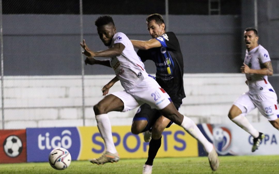 Nacional y 12 de Octubre igualaron 1-1