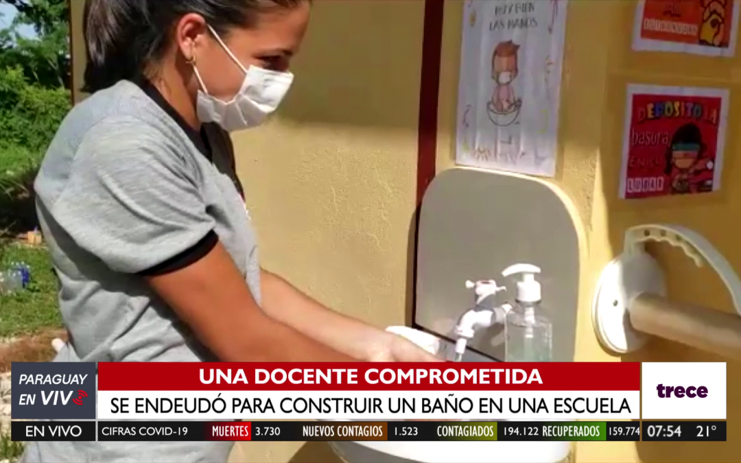 Docente se endeuda para construir un sanitario digno en institución educativa